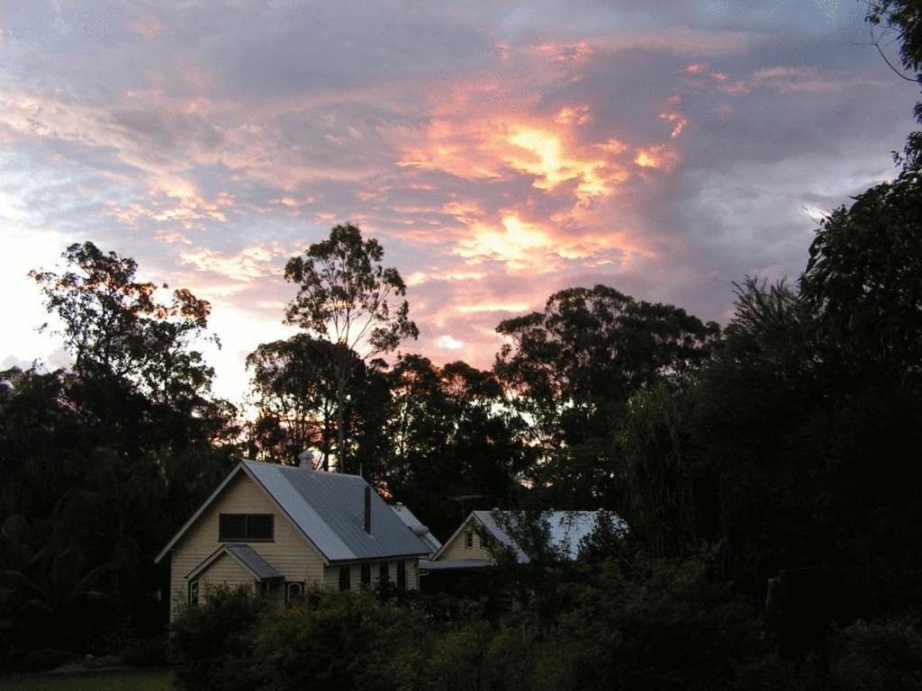 Glass House Mountains Ecolodge Exteriör bild